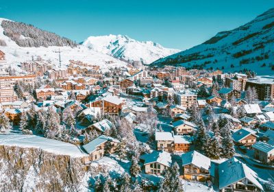 Borne de recharge pour véhicules électriques – Place des 2 Alpes