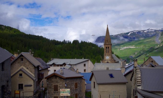 Le village de Villar d’Arène avec son Église St-Martin