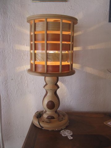 Lampe en bois, par Jean Berthet