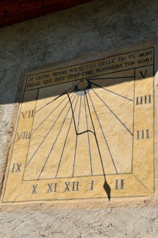 Cadran solaire sur l’église de La Garde