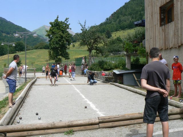 Terrain pétanque village