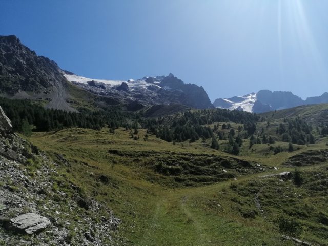 La vue sur le glacier du Tabuchet et la Meije depuis le départ du chemin
